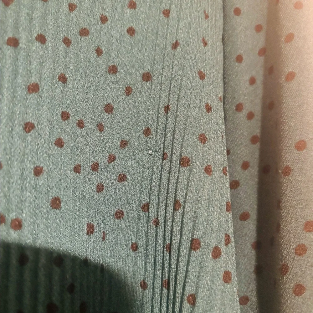 Woman’s top - Picture 2 of 7